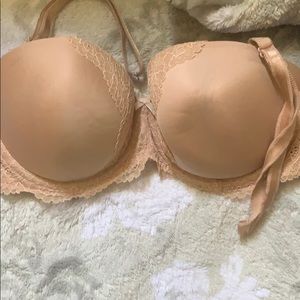 Strapless bra, straps included.